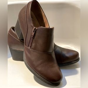 Natural Soul - Brown leather ankle “booties” size 8.5